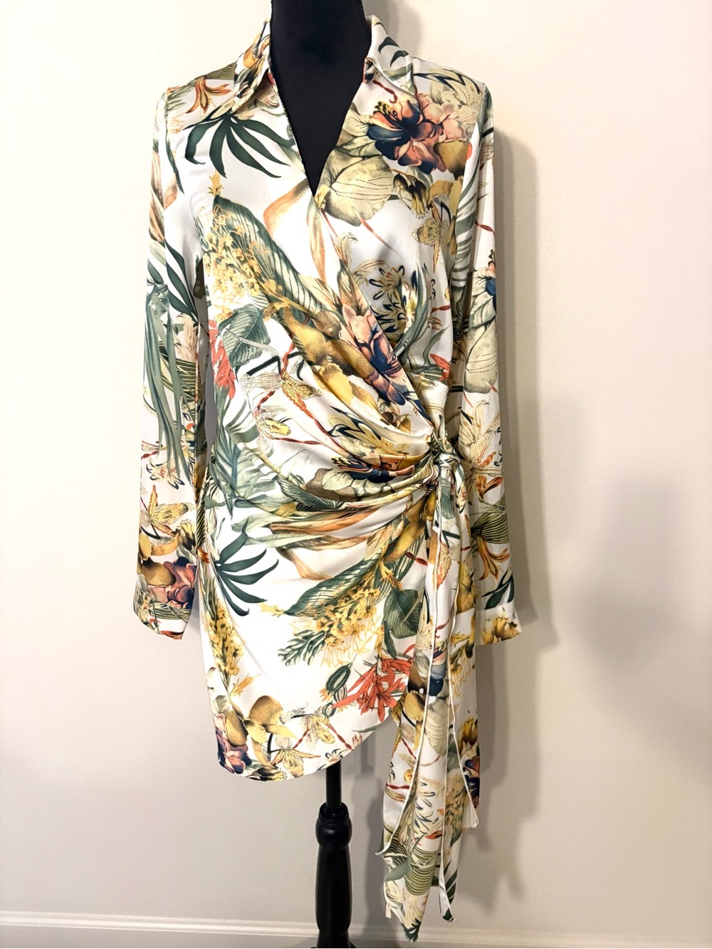 Floral Wrap Tunic Dress in size Medium - Picture 2 of 7